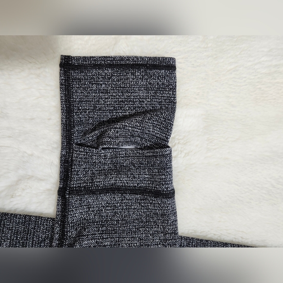 Lululemon Still Mind Tight *28". Size 4. - Picture 11 of 15